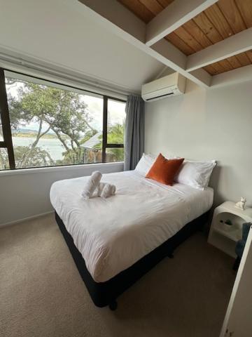 Seaside Serenity 4br Modern * Auckland