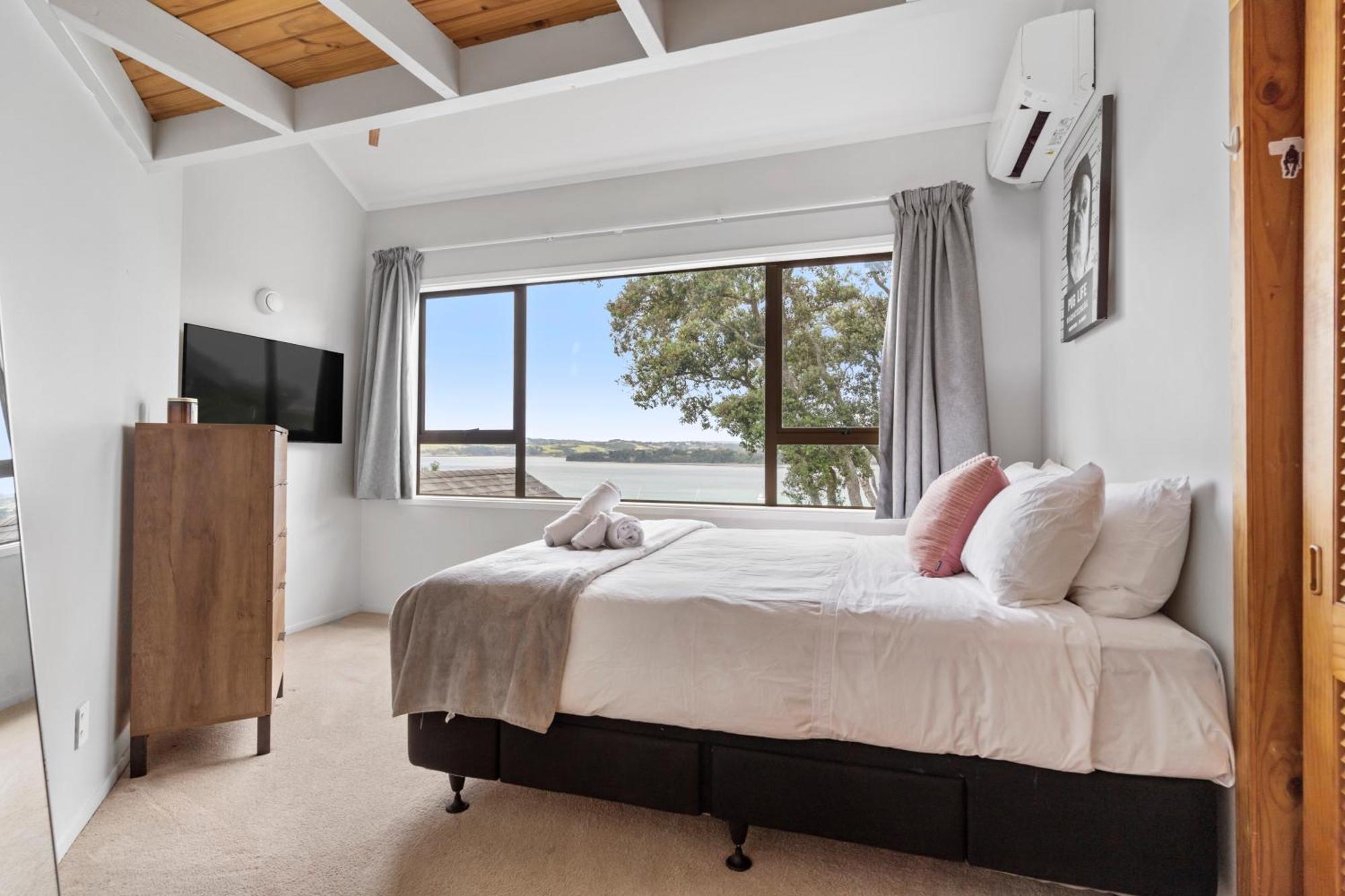 Seaside Serenity 4br Modern Auckland
