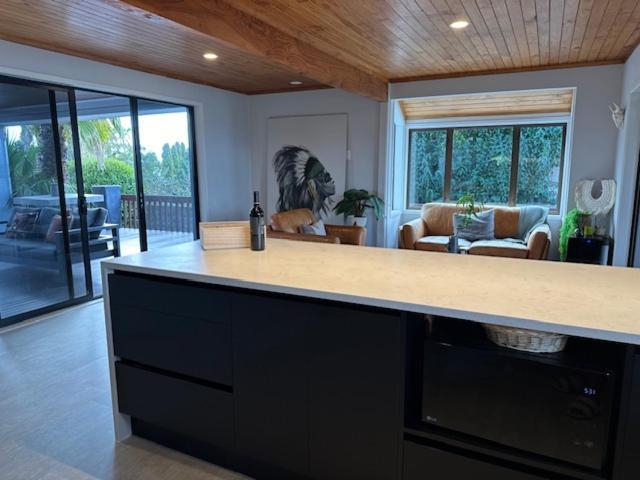 Seaside Serenity 4br Modern * Auckland