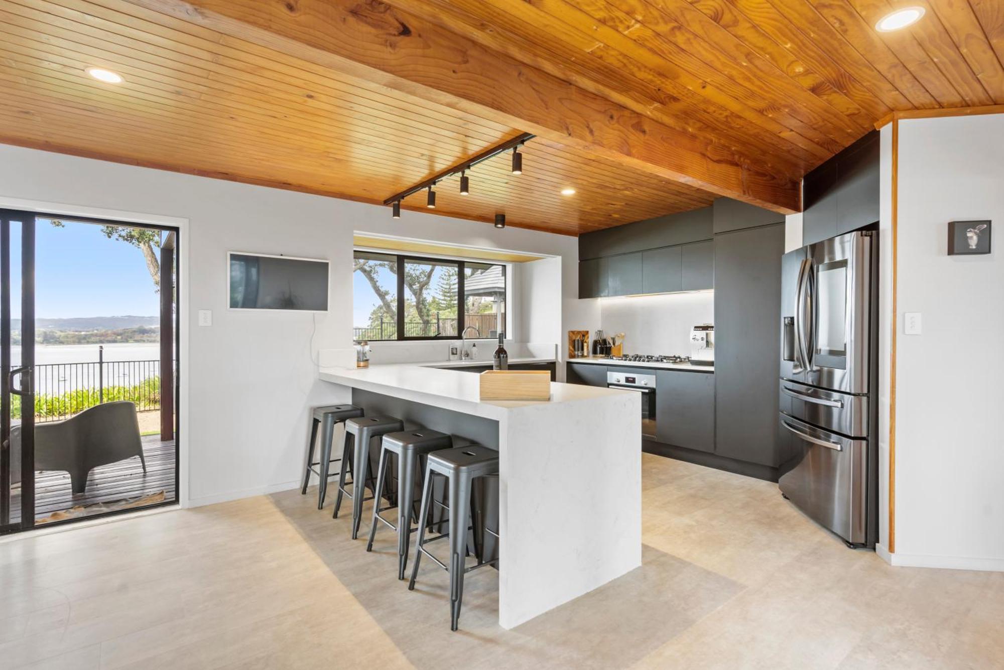 Holiday home Seaside Serenity 4br Modern