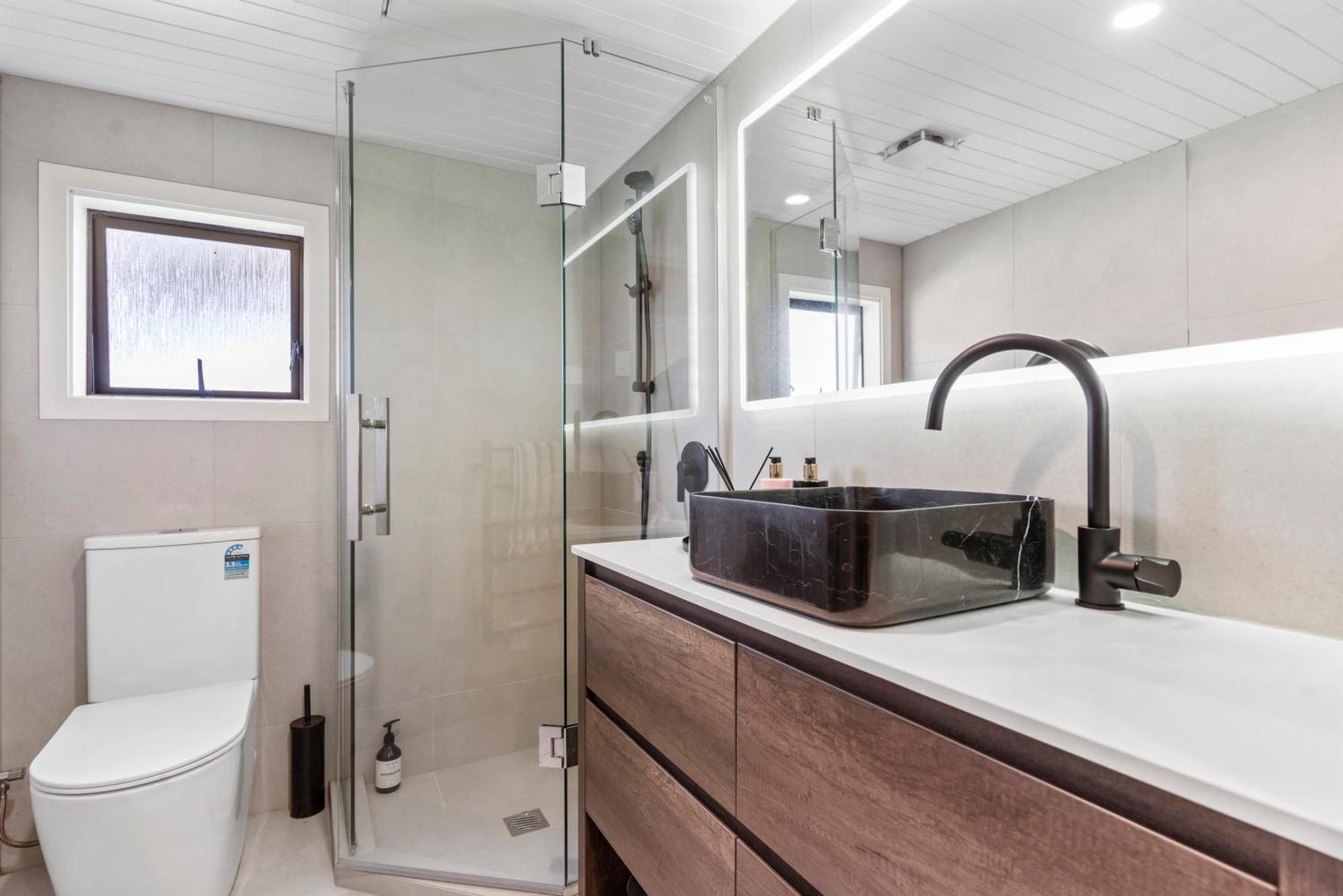 Seaside Serenity 4br Modern Auckland